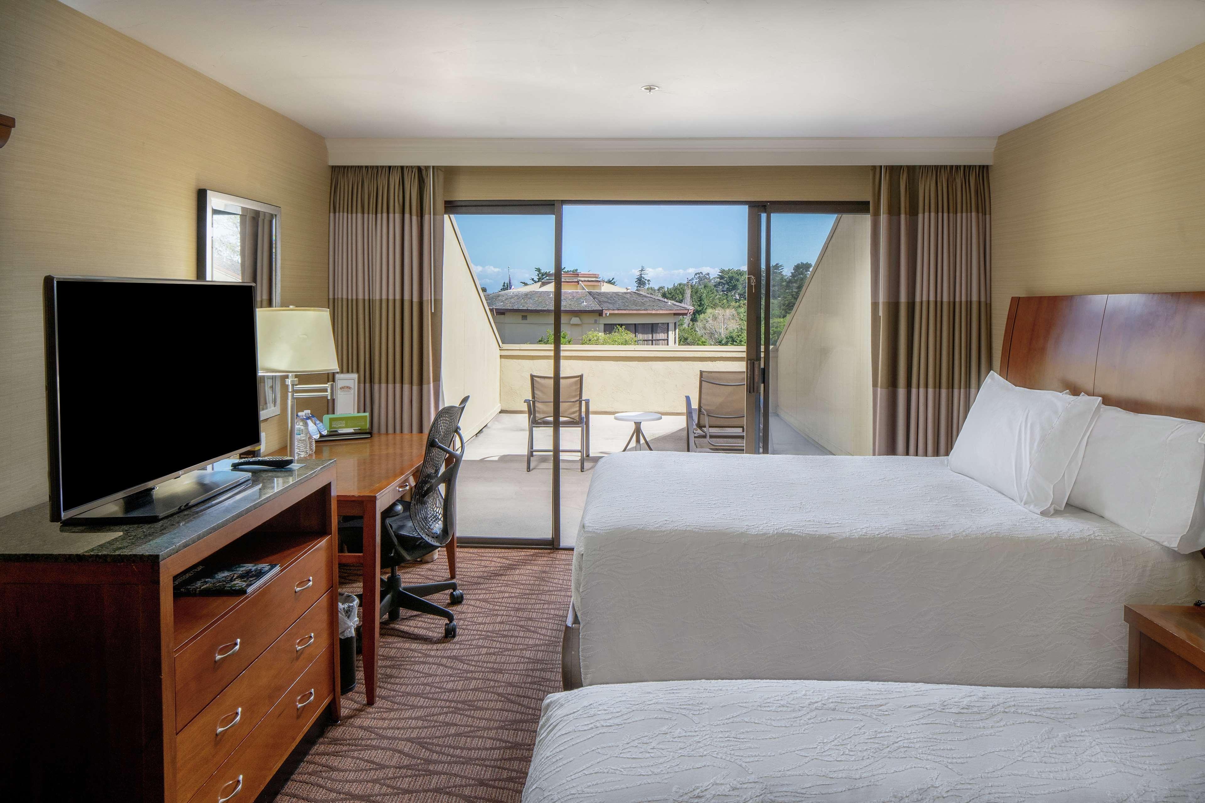 Hilton Garden Inn Monterey Bagian luar foto