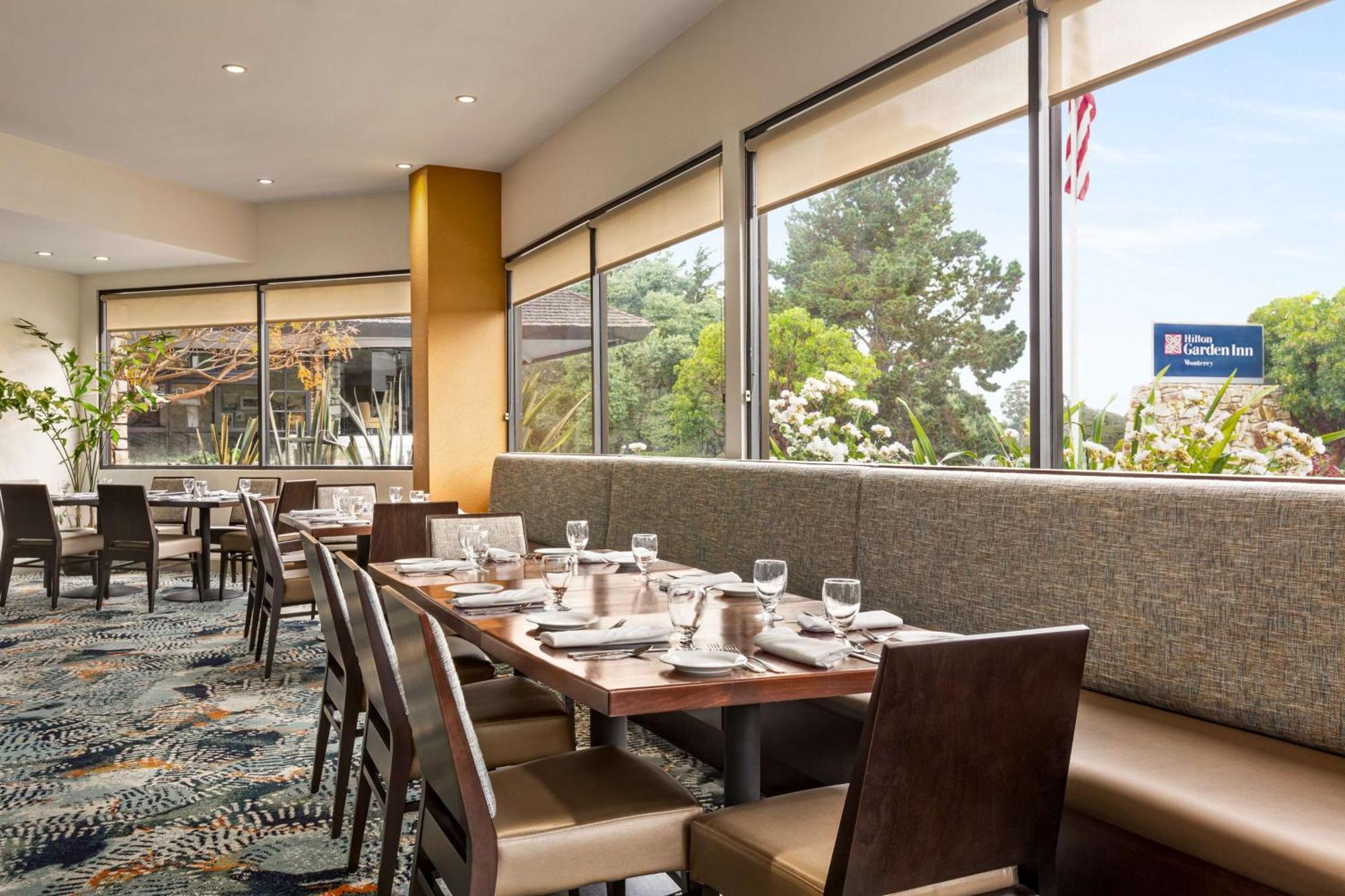 Hilton Garden Inn Monterey Bagian luar foto