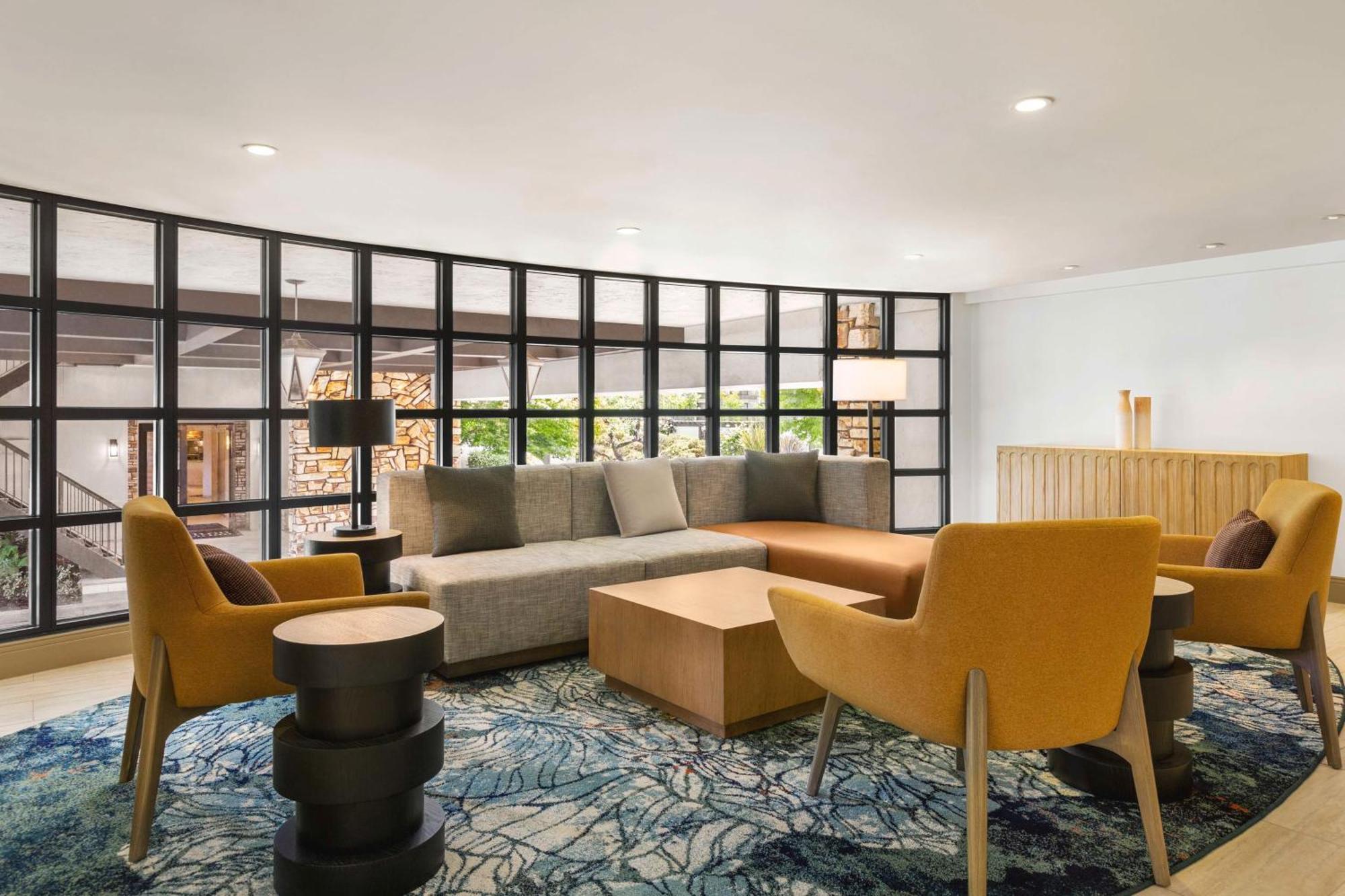 Hilton Garden Inn Monterey Bagian luar foto