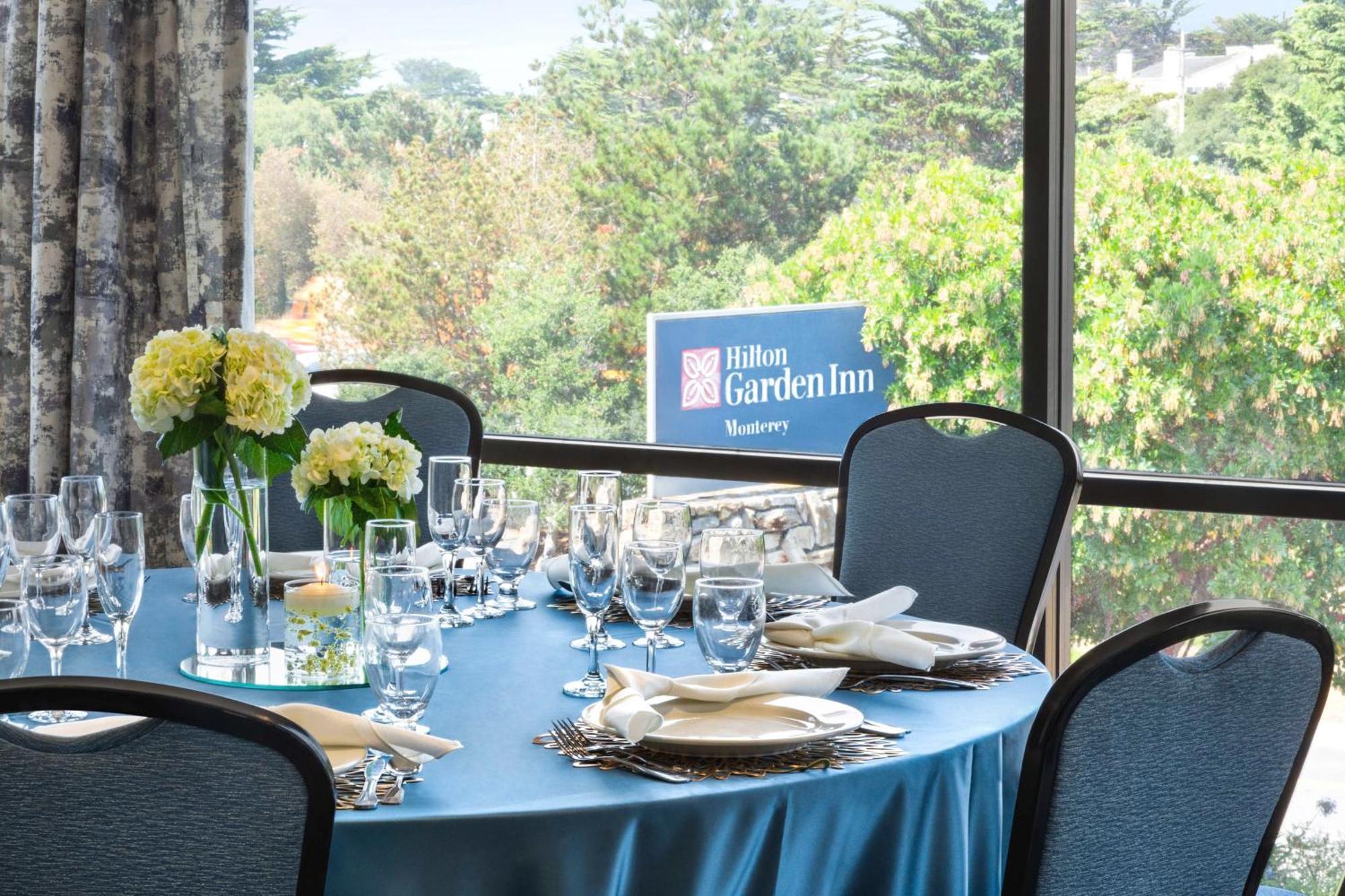 Hilton Garden Inn Monterey Bagian luar foto