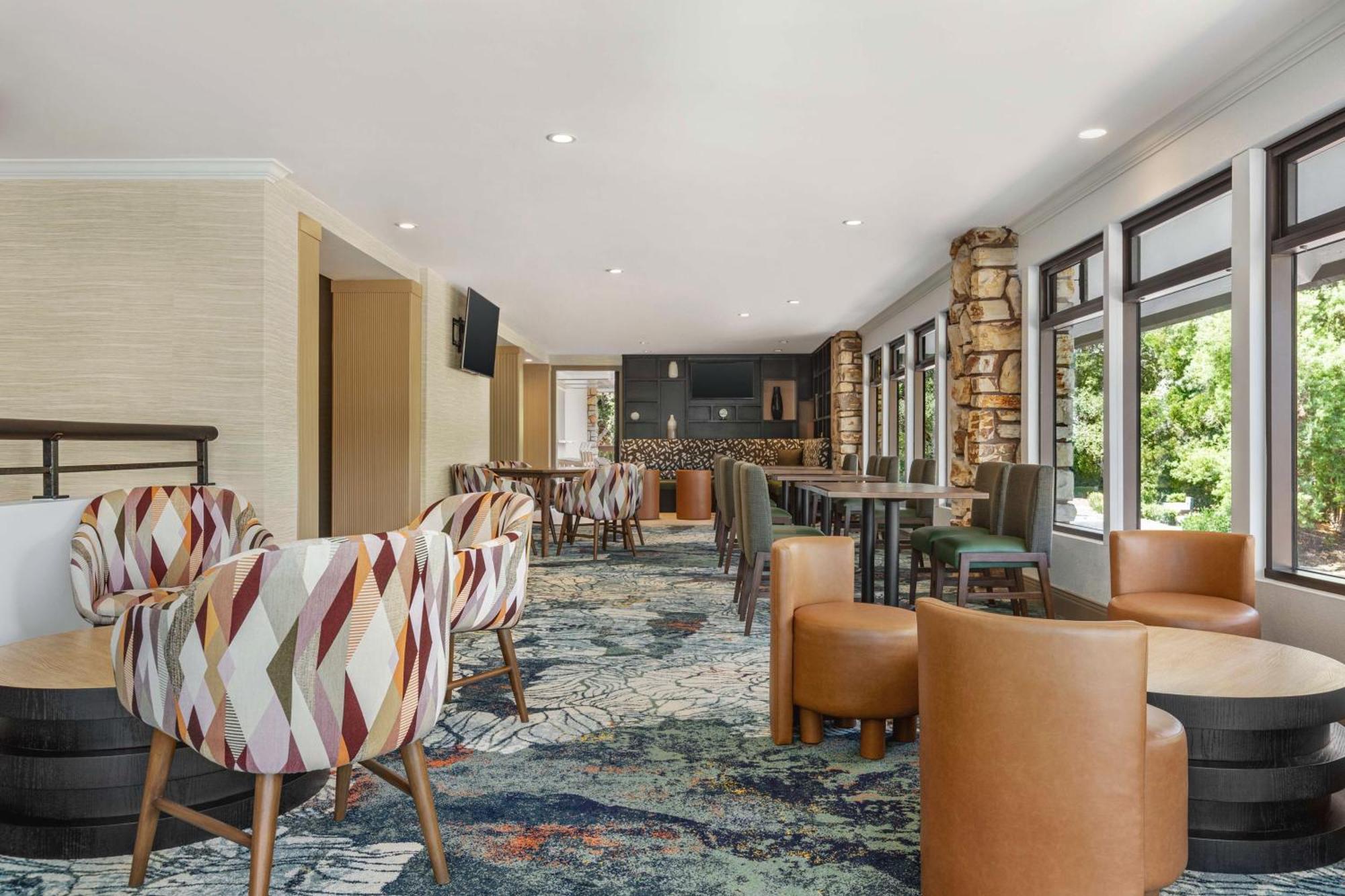 Hilton Garden Inn Monterey Bagian luar foto