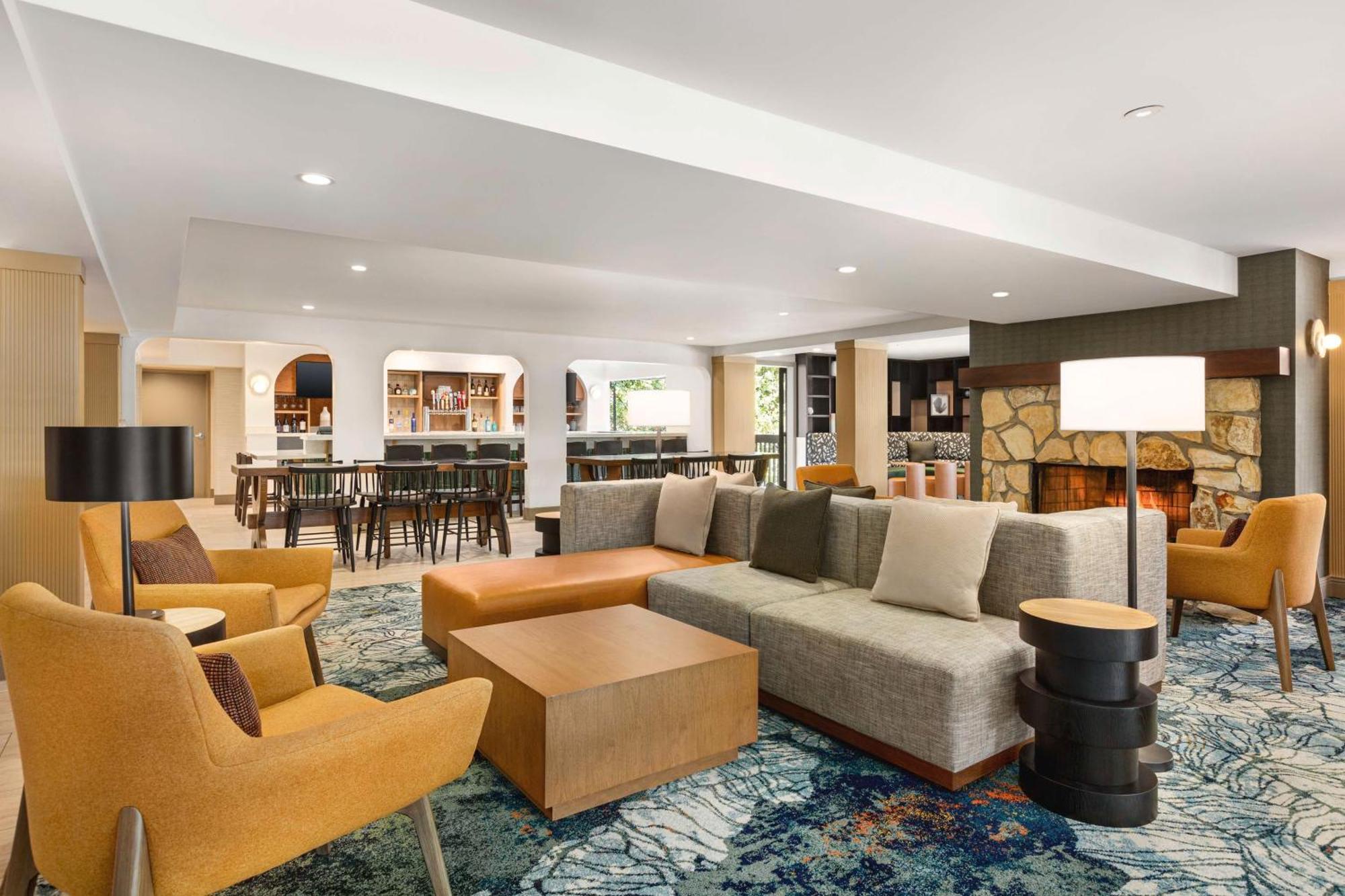 Hilton Garden Inn Monterey Bagian luar foto